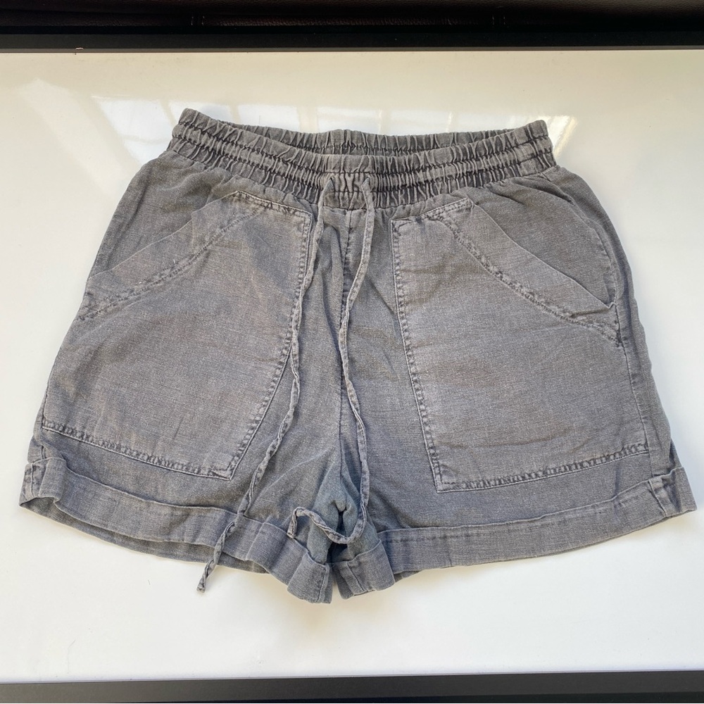 Black tie-waist shorts